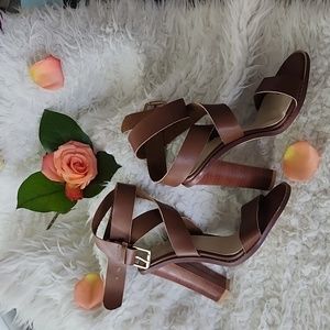 No Brand • Size 4 • Brown • Strappy Sandals • New
